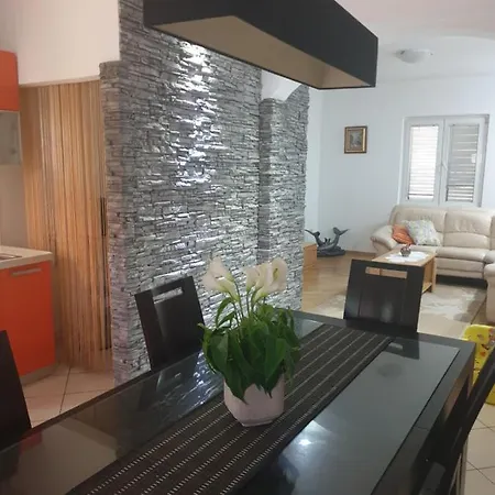 Rosa Apartment *